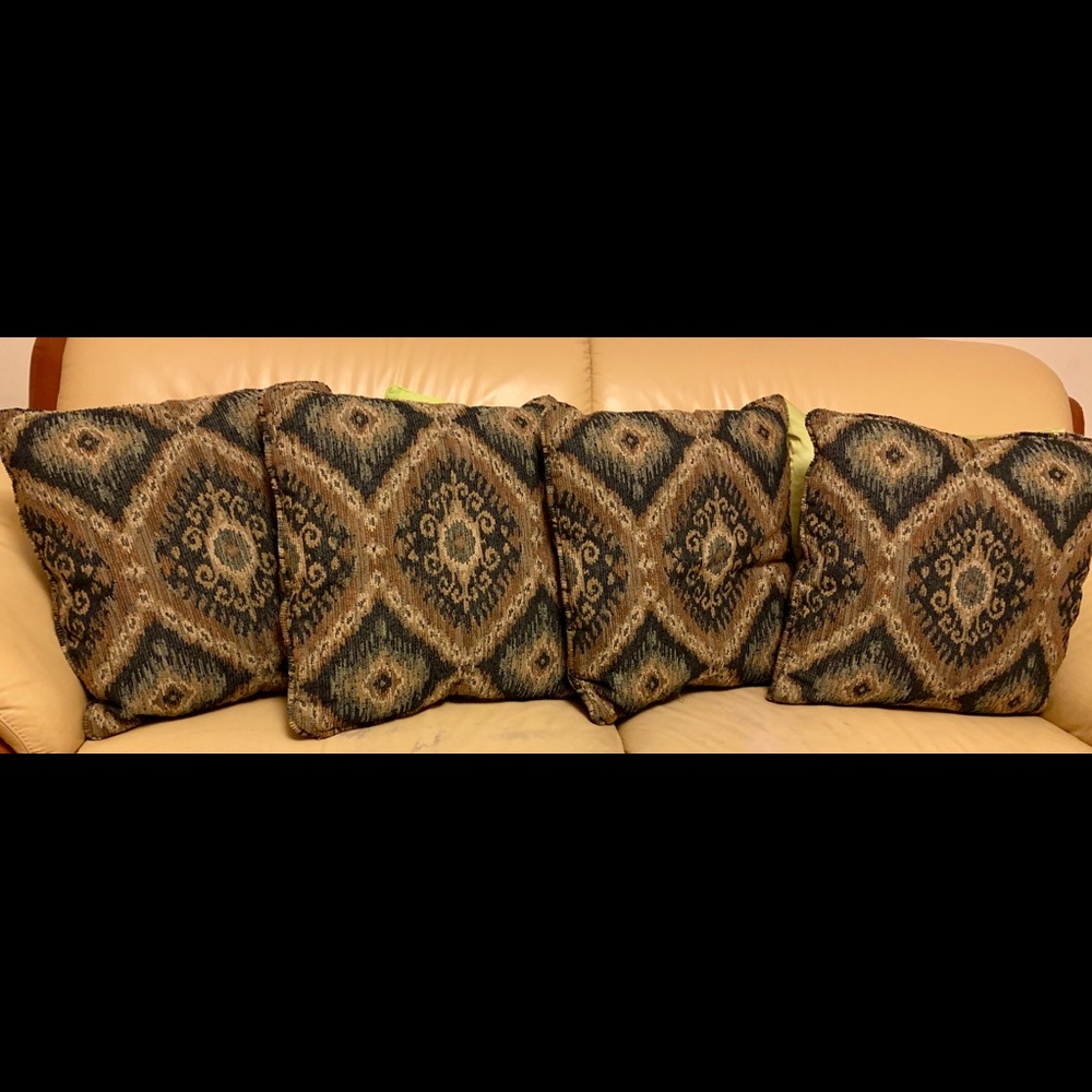 Set Of Four Ashley Furniture Sofa Pillows NEW